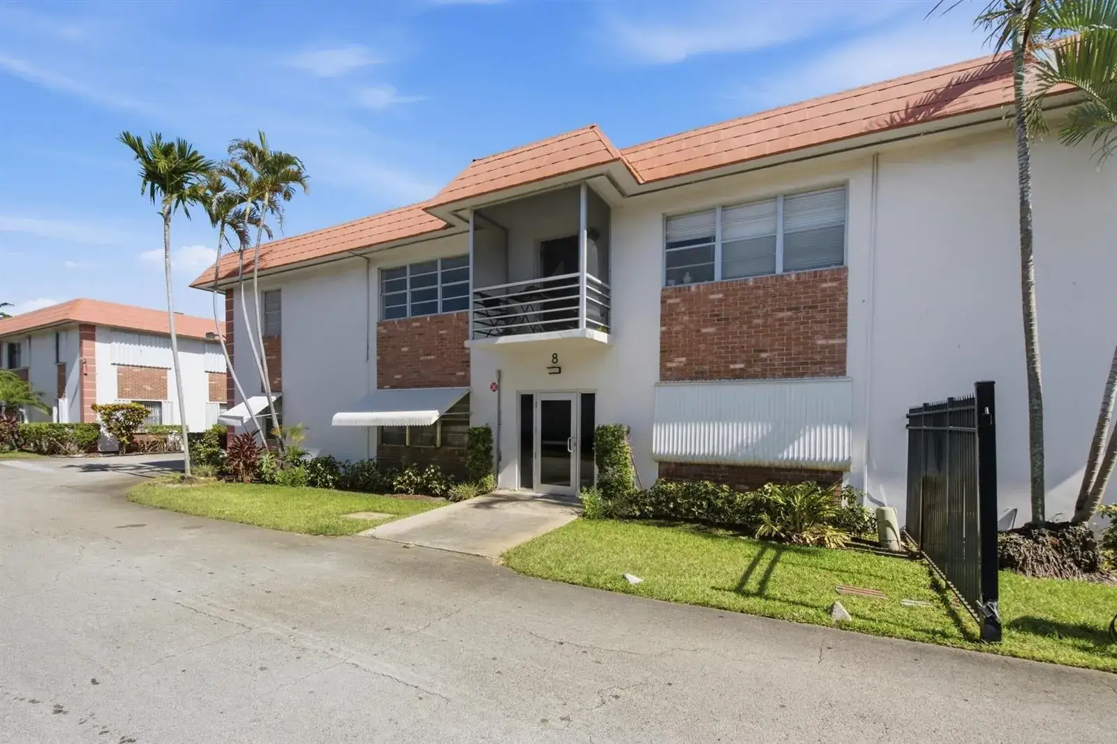 2 bedroom 1 bath Residential for sale at 3550 NW 8th Avenue # 812, Pompano Beach FL 33064