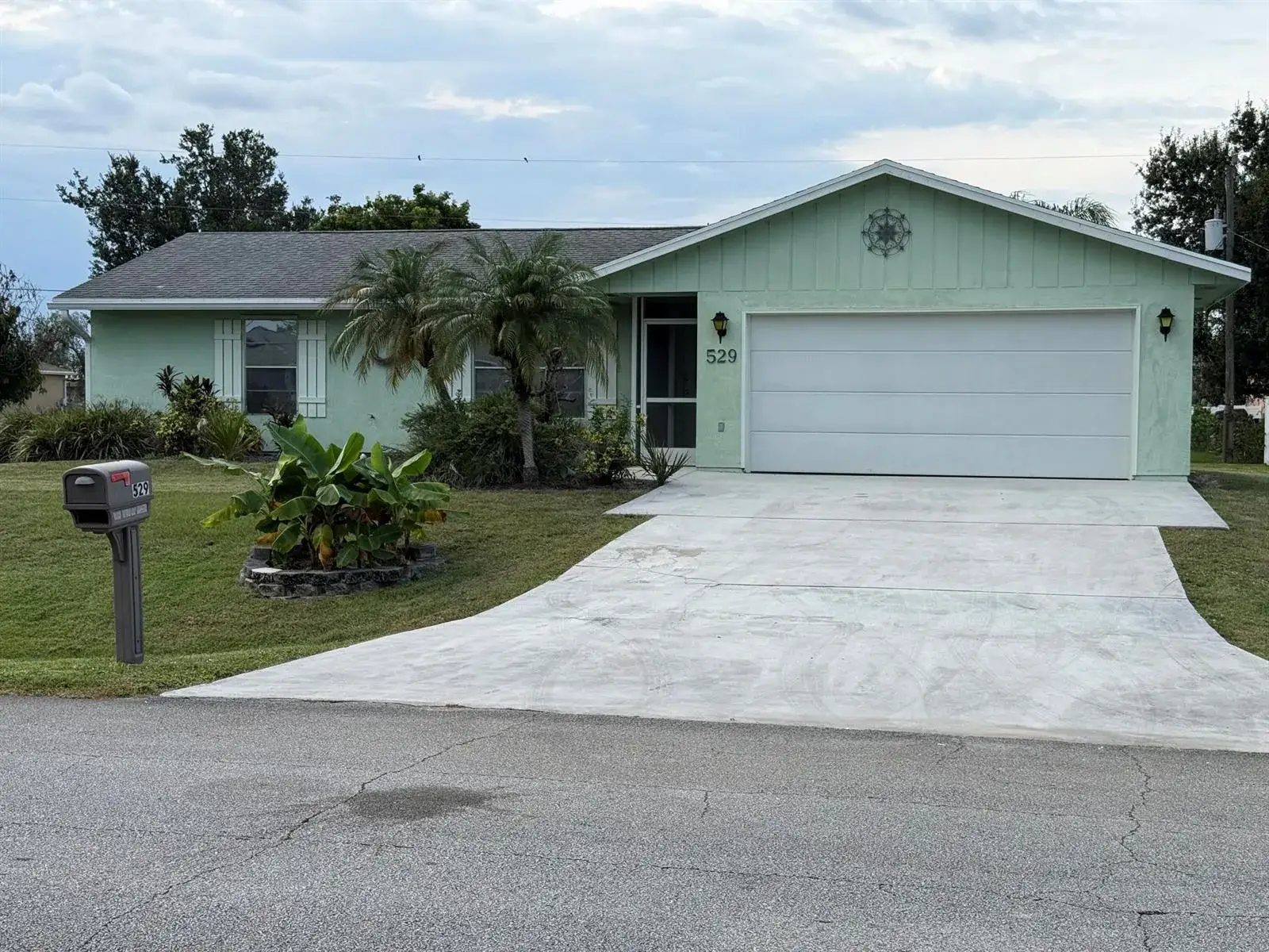 3 bedroom 2 bath Residential for sale at 529 SW Violet Avenue, Port St. Lucie FL 34983