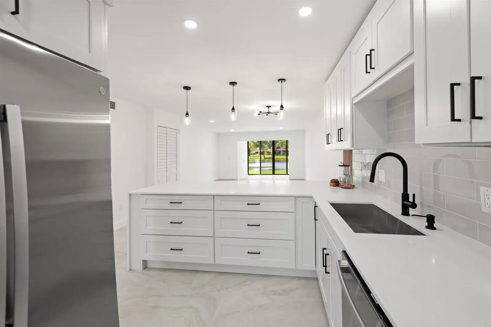 2 bedroom 2 bath Residential for sale at 9293 Vista Del Lago # 15c, Boca Raton FL 33428
