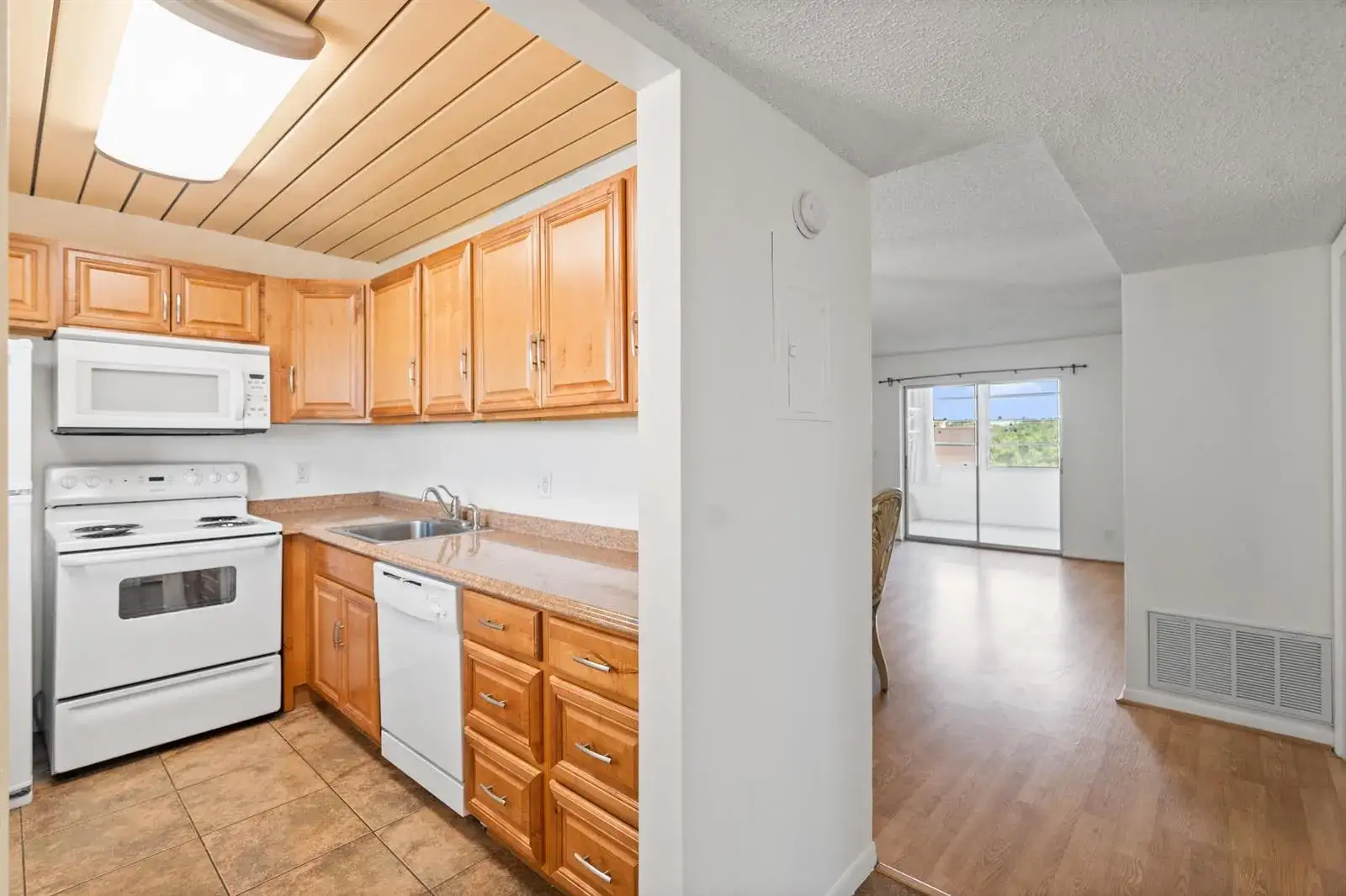 1 bedroom 1 bath Residential Lease for rent at 2515 NE 2nd Court # 418, Boynton Beach FL 33435