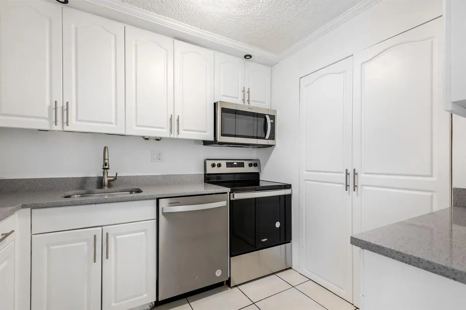 2 bedroom 2 bath Residential Lease for rent at 8020 Fairview Drive # 101, Tamarac FL 33321