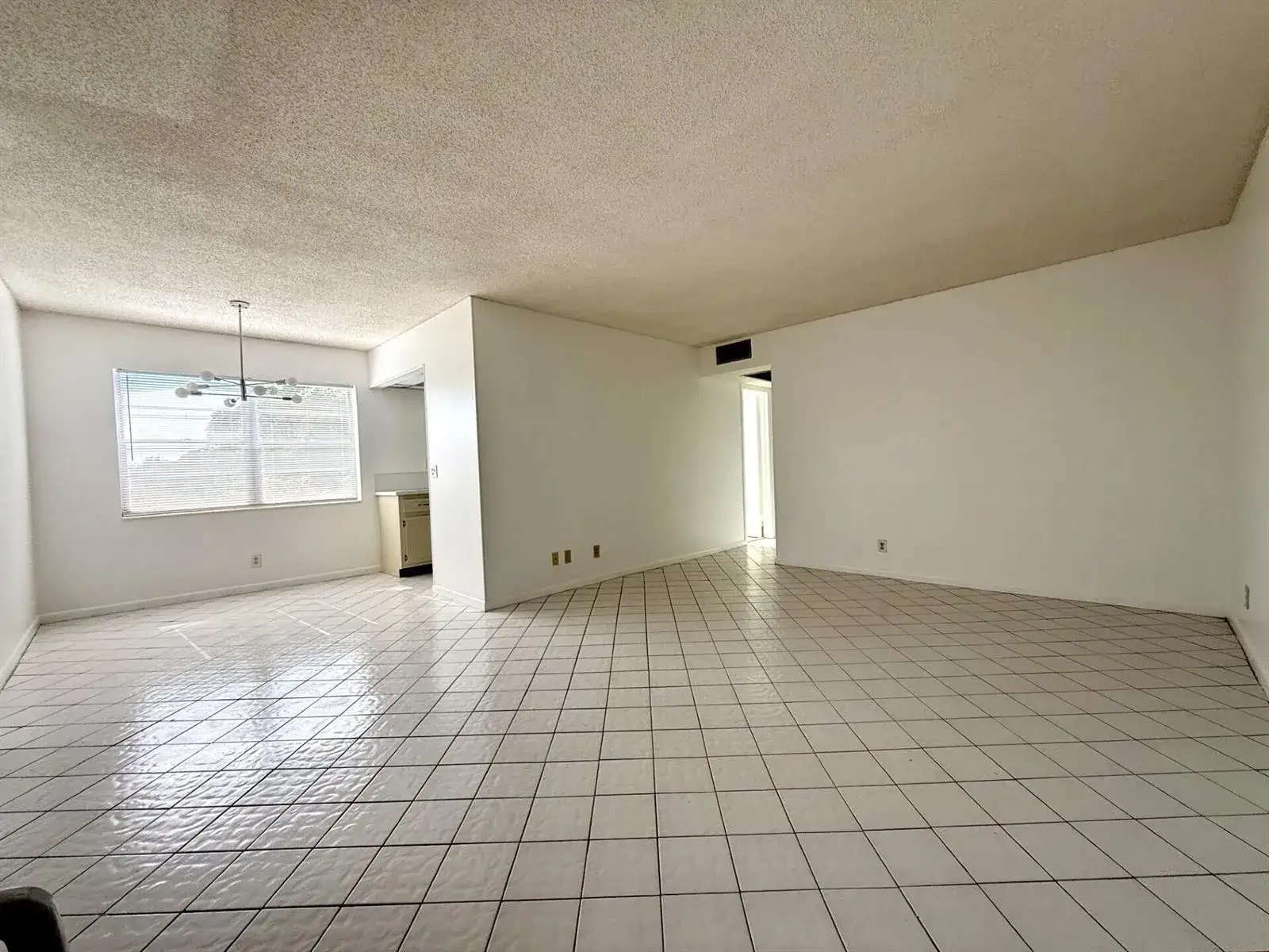 2 bedroom 1 bath Residential Lease for rent at 9 Hastings A # 9, West Palm Beach FL 33417