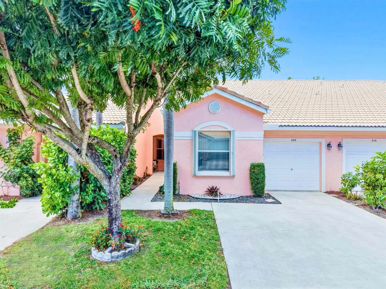 2 bedroom 2 bath Residential for sale at 308 Coral Trace Court, Delray Beach FL 33445