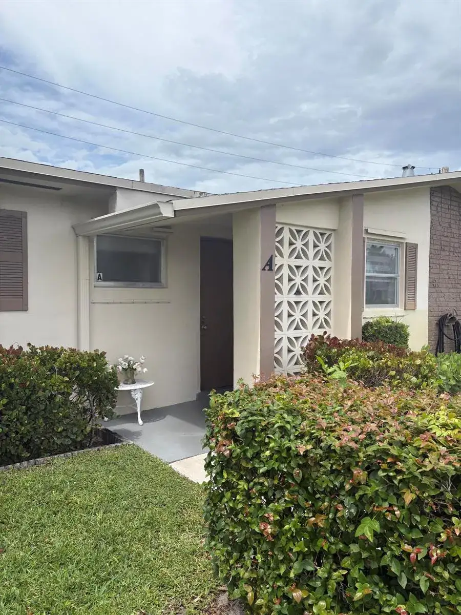2 bedroom 2 bath Residential Lease for rent at 2522 Emory Drive E # A, West Palm Beach FL 33415