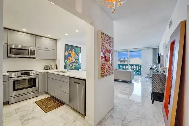 1 bedroom 1 bath Residential for sale at 401 NE 14th Avenue # 705, FL 33009