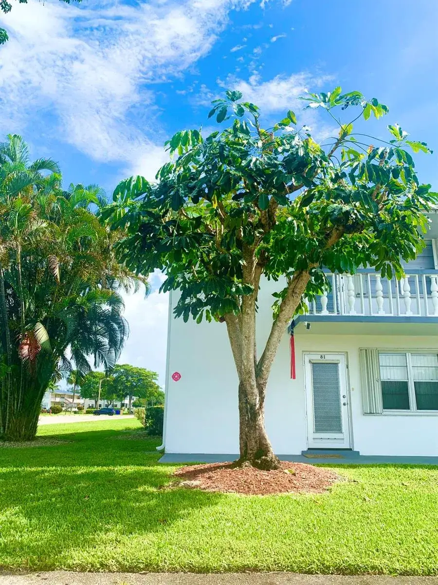 2 bedroom 1 bath Residential for sale at 81 Kingswood E, West Palm Beach FL 33417