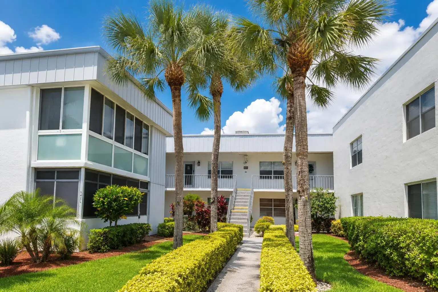 2 bedroom 2 bath Residential for sale at 567 Burgundy L, Delray Beach FL 33484