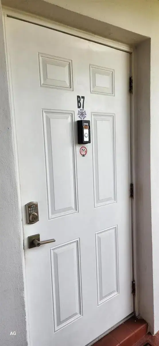 2 bedroom 2 bath Residential for sale at 20 SE 13th Street # B7, Boca Raton FL 33432