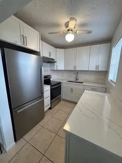 2 bedroom 1 bath Residential Lease for rent at 72 Norwich C, West Palm Beach FL 33417
