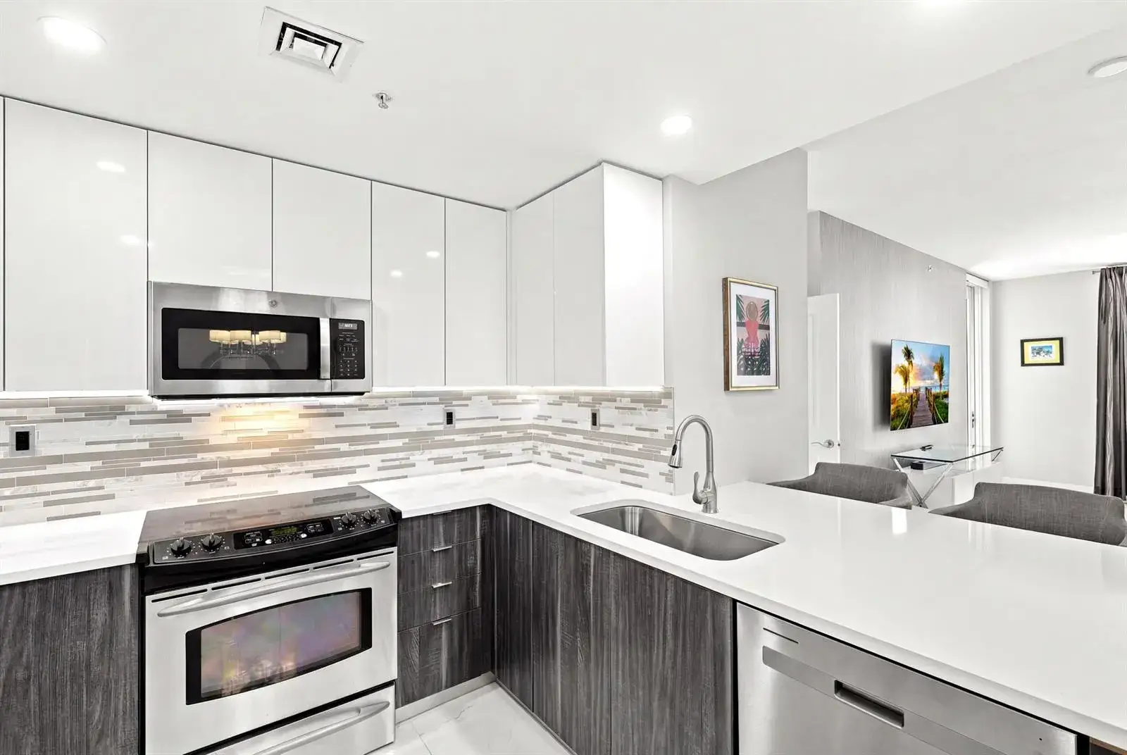 2 bedroom 2 bath Residential Lease for rent at 511 SE 5 Avenue # 1208, Fort Lauderdale FL 33301