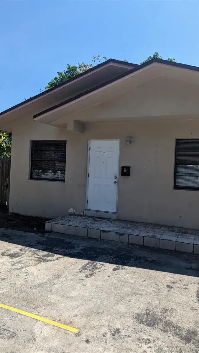 2 bedroom 2 bath Residential Lease for rent at 1944 Taft Street, Hollywood FL 33020