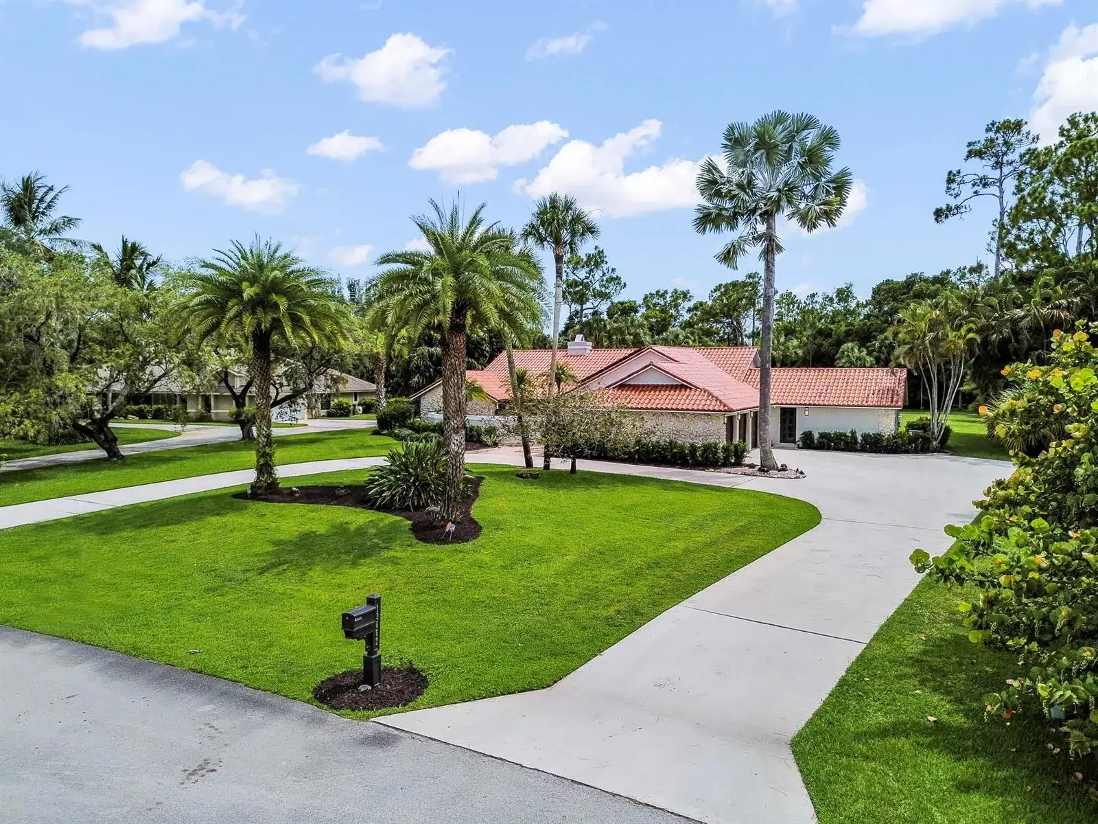 4 bedroom 4 bath Residential for sale at 13067 Doubletree Circle, Wellington FL 33414