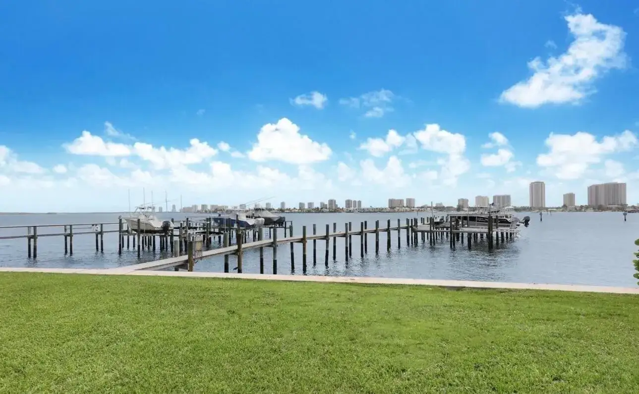2 bedroom 2 bath Residential Lease for rent at 370 Wilma Circle # 6, Riviera Beach FL 33404