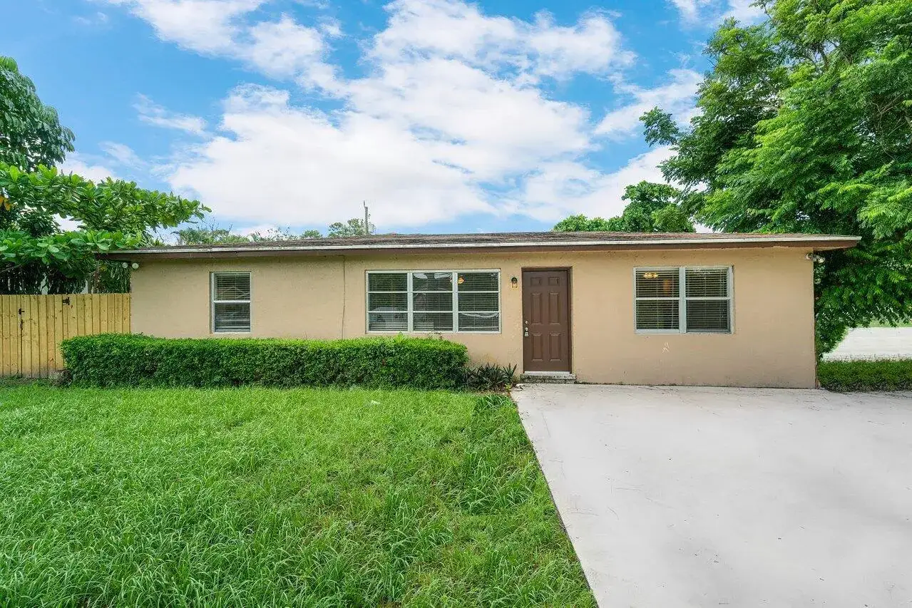 3 bedroom 2 bath Residential Lease for rent at 5854 Kumquat Road # A, FL 33413