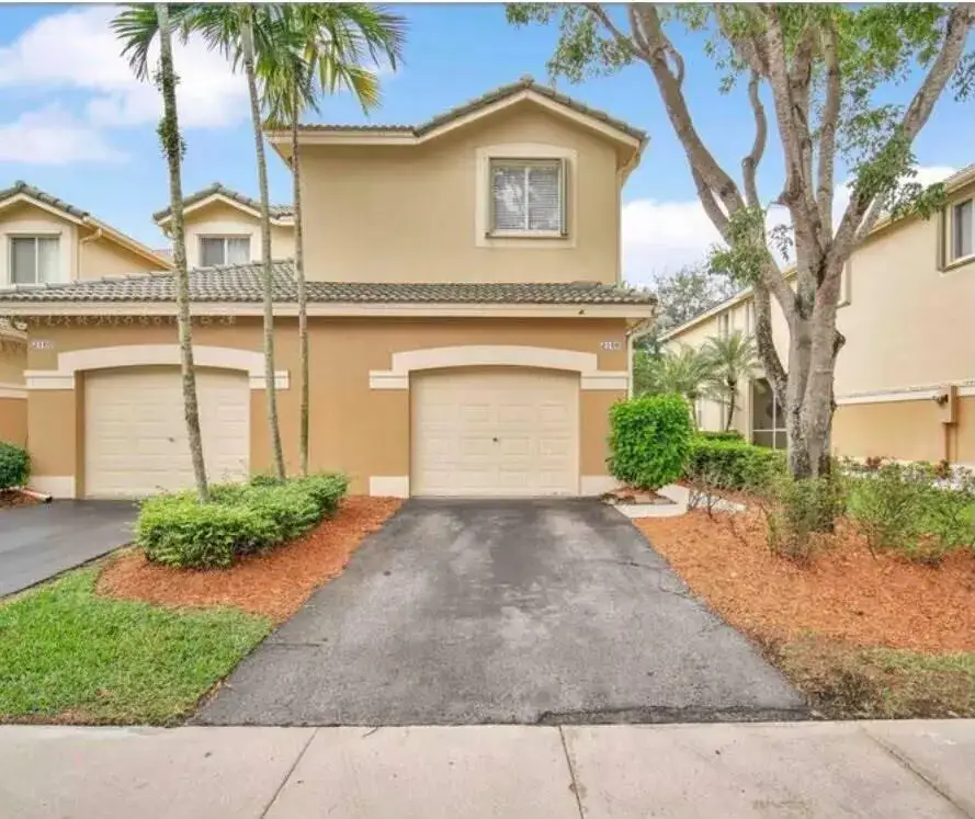4 bedroom 2 bath Residential Lease for rent at 2166 Hacienda Terrace, Weston FL 33327
