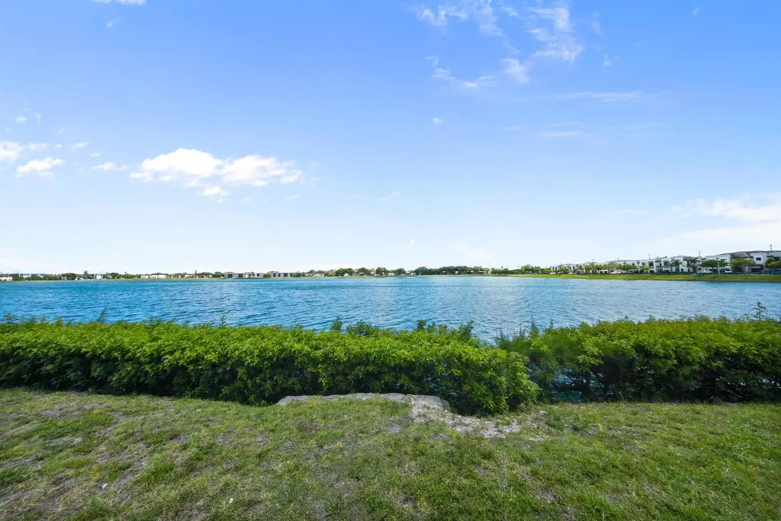 2 bedroom 2 bath Residential for sale at 20860 San Simeon Way # 6, Miami FL 33179