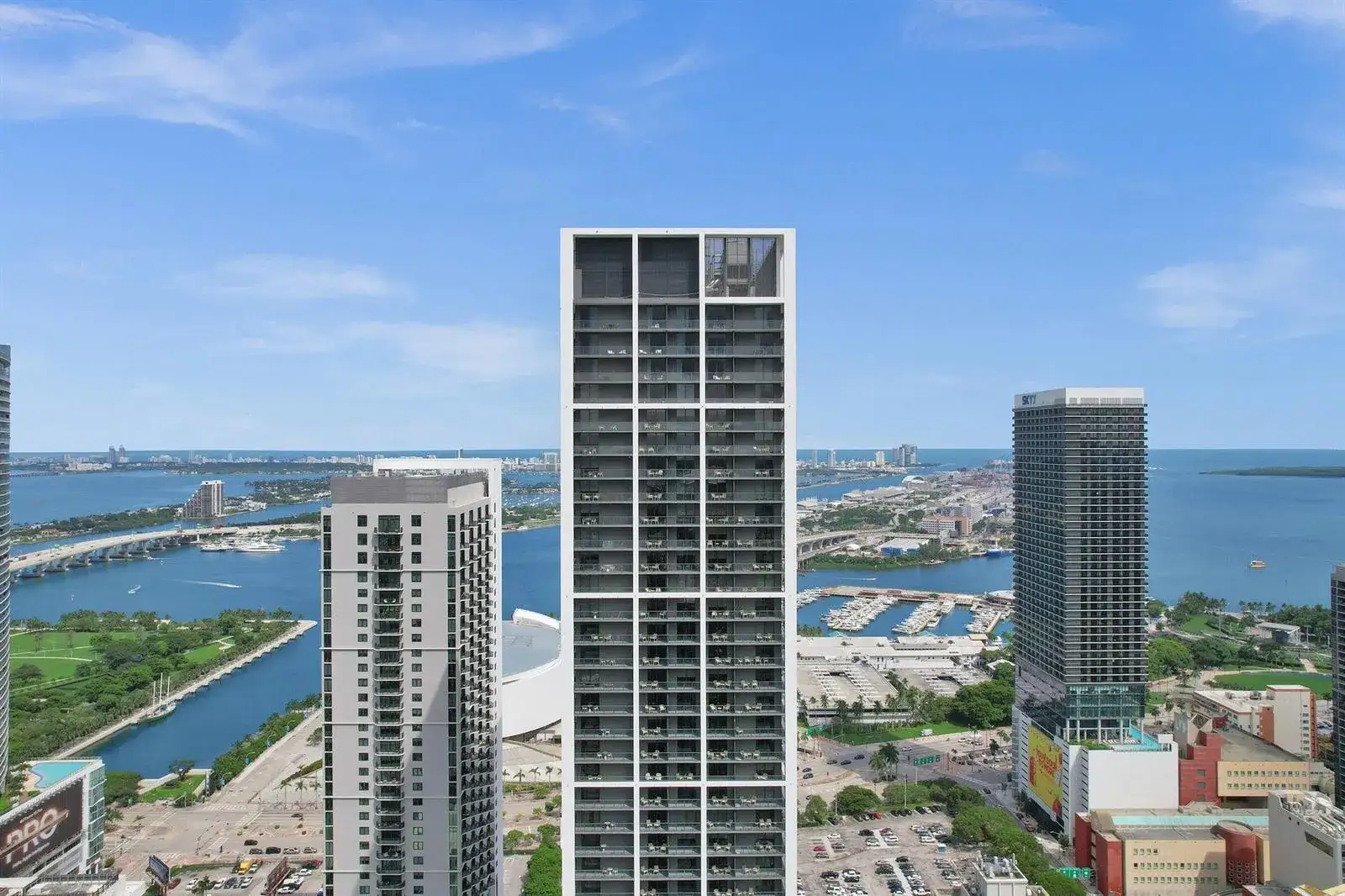 1 bedroom 1 bath Residential for sale at 601 NE 1st Avenue # 4712, Miami FL 33132