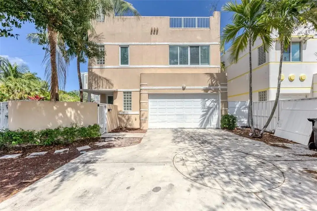 3 bedroom 3 bath Residential Lease for rent at 502 SW 4th Avenue # 1, Fort Lauderdale FL 33315