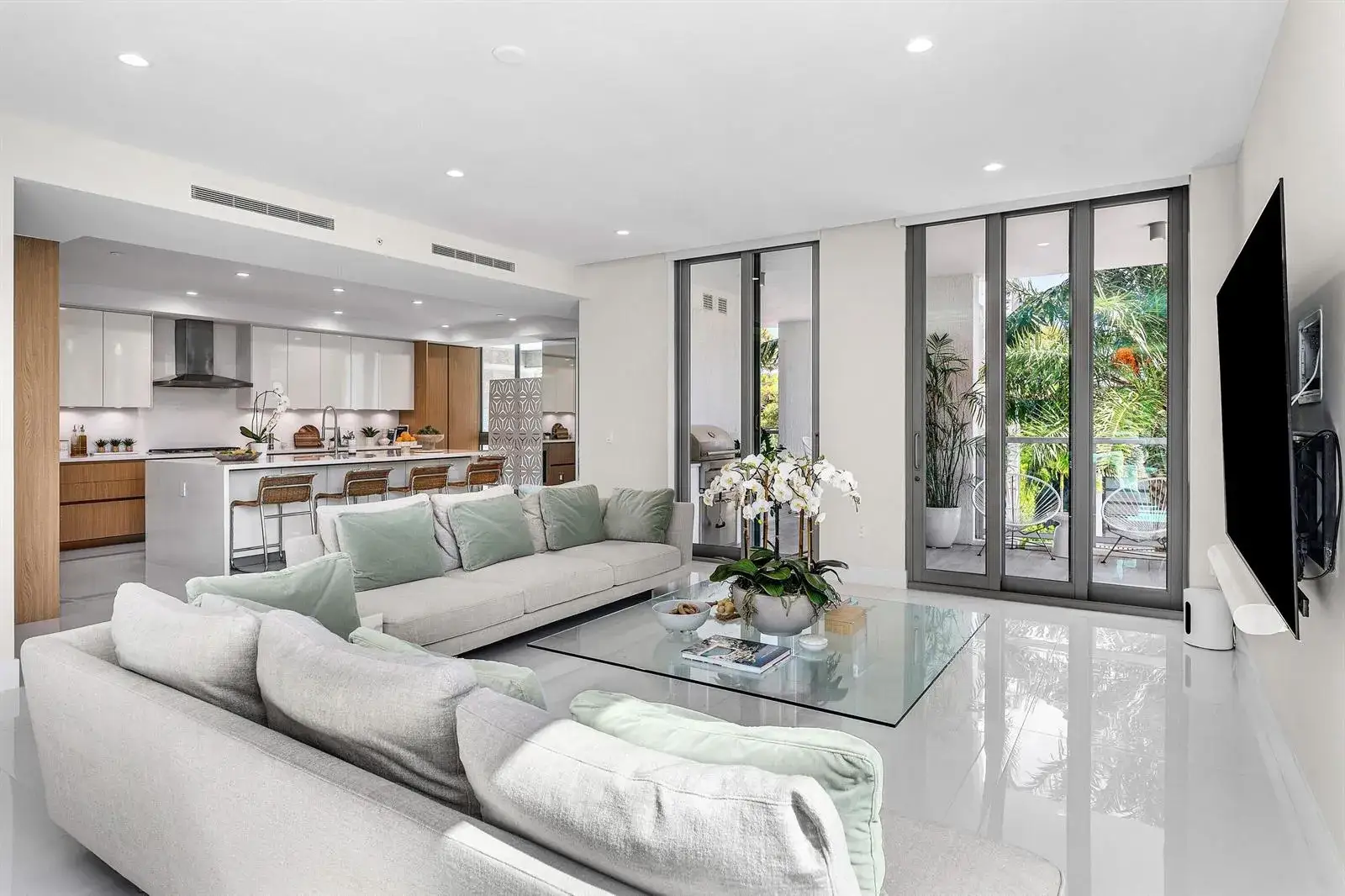 3 bedroom 3 bath Residential for sale at 475 E Royal Palm Road # 206, Boca Raton FL 33432