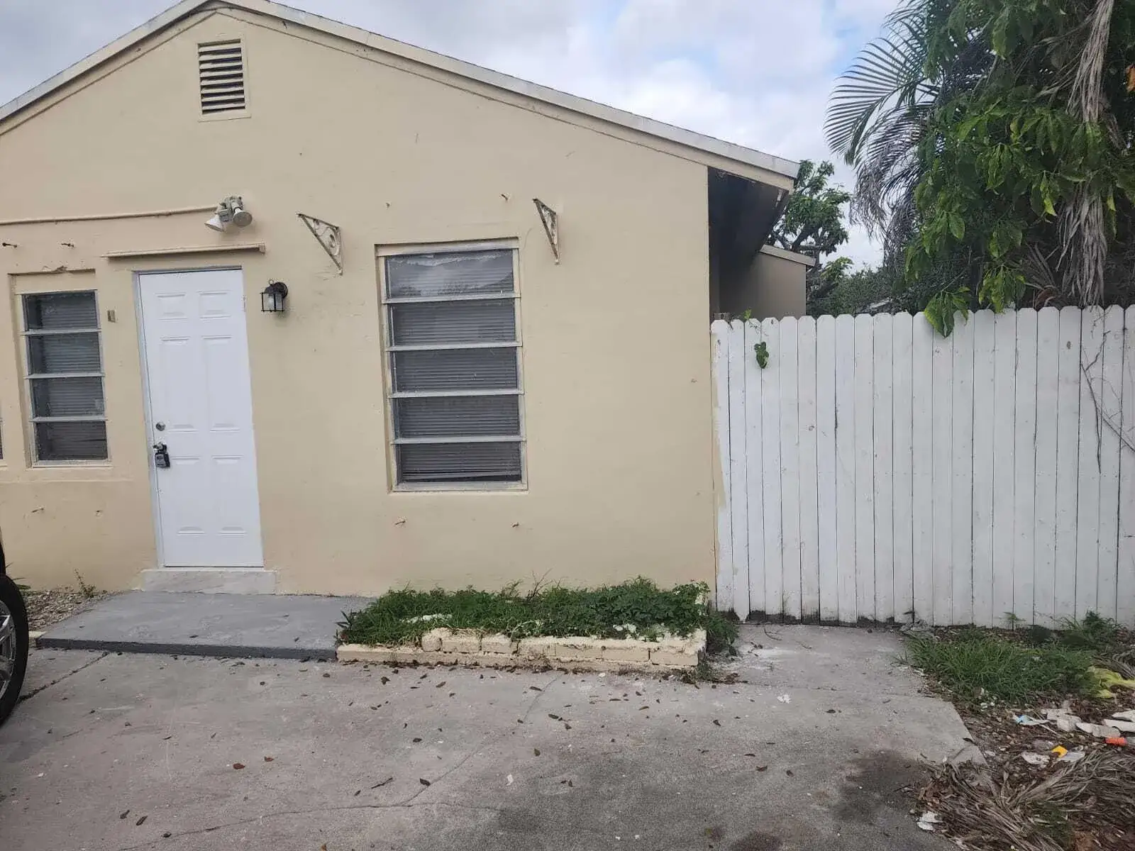 2 bedroom 1 bath Residential Lease for rent at 1910 Garfield Street # 1, Hollywood FL 33020