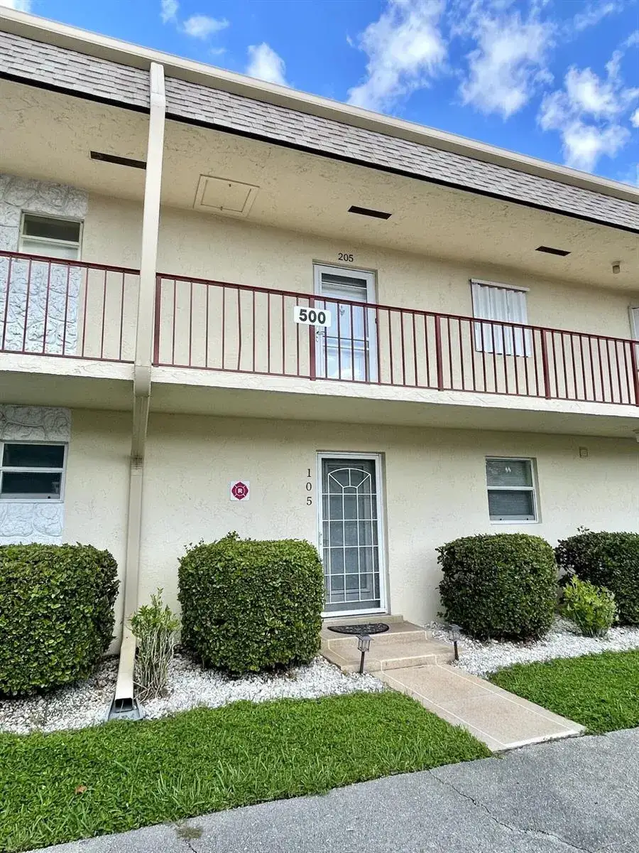 1 bedroom 1 bath Residential Lease for rent at 105 Oxford 500 # 105, West Palm Beach FL 33417