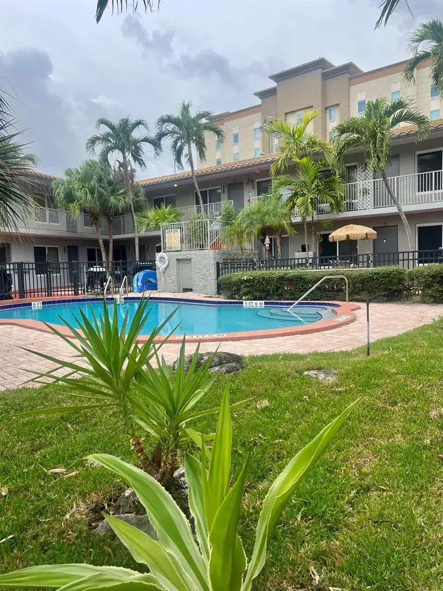2 bedroom 2 bath Residential Lease for rent at 915 SE 22nd Avenue, Pompano Beach FL 33062