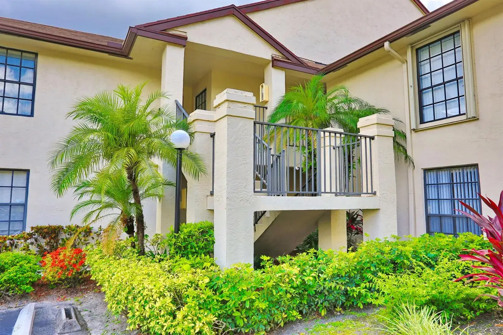 3 bedroom 2 bath Residential for sale at 3277 Jog Park Drive, FL 33467