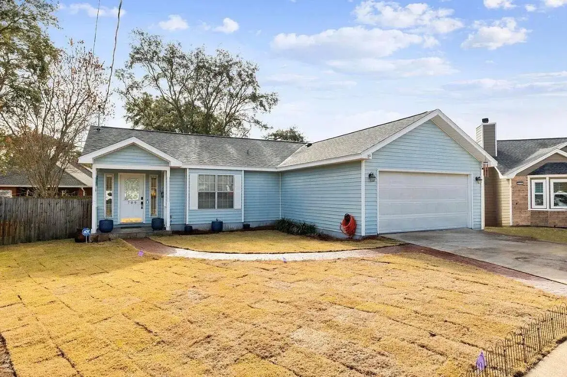 3 bedroom 2 bath Residential Lease for rent at 709 Vintage Road, FL 32541