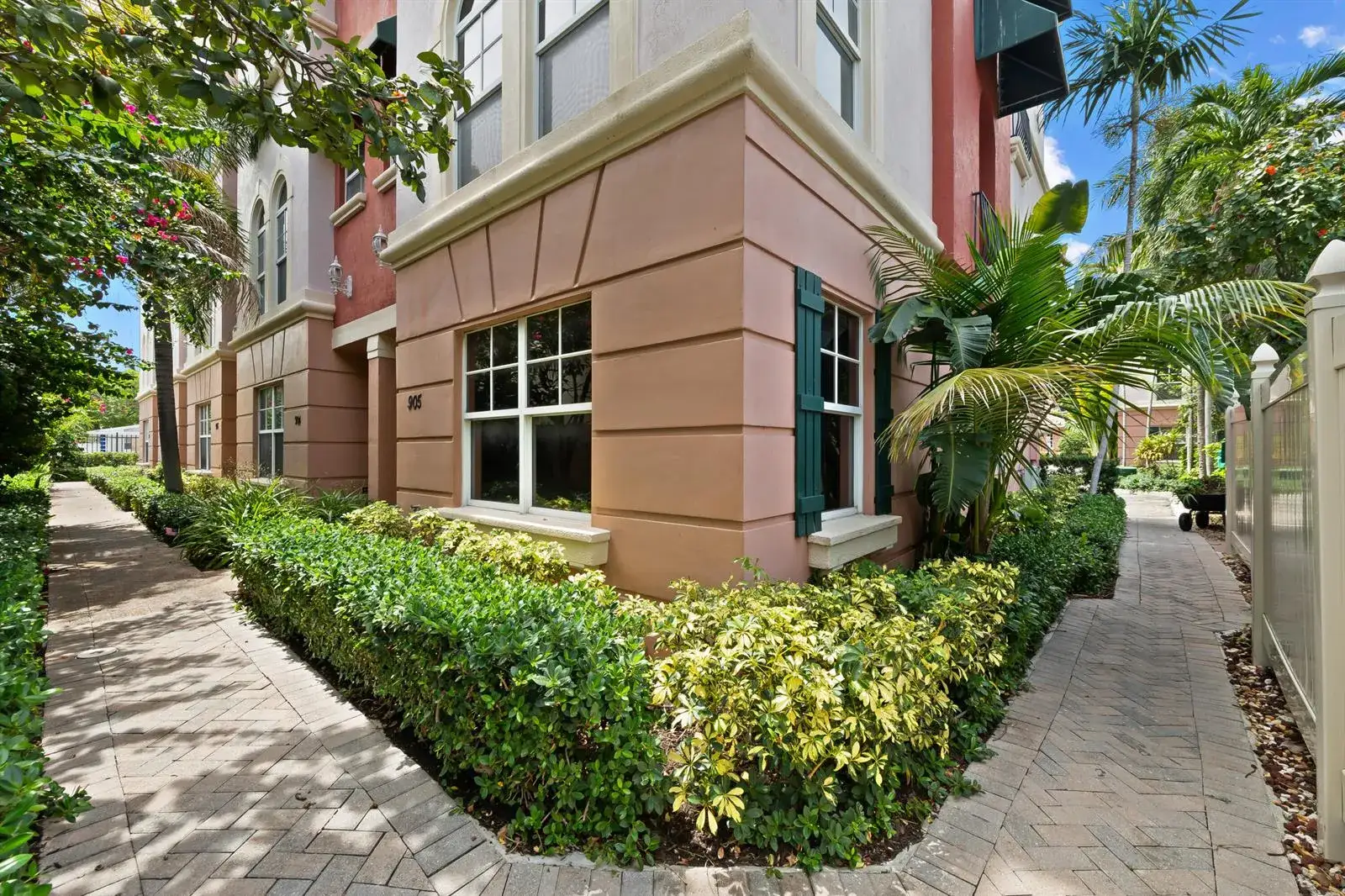 3 bedroom 3 bath Residential for sale at 1033 NE 17th Way # 905, Fort Lauderdale FL 33304