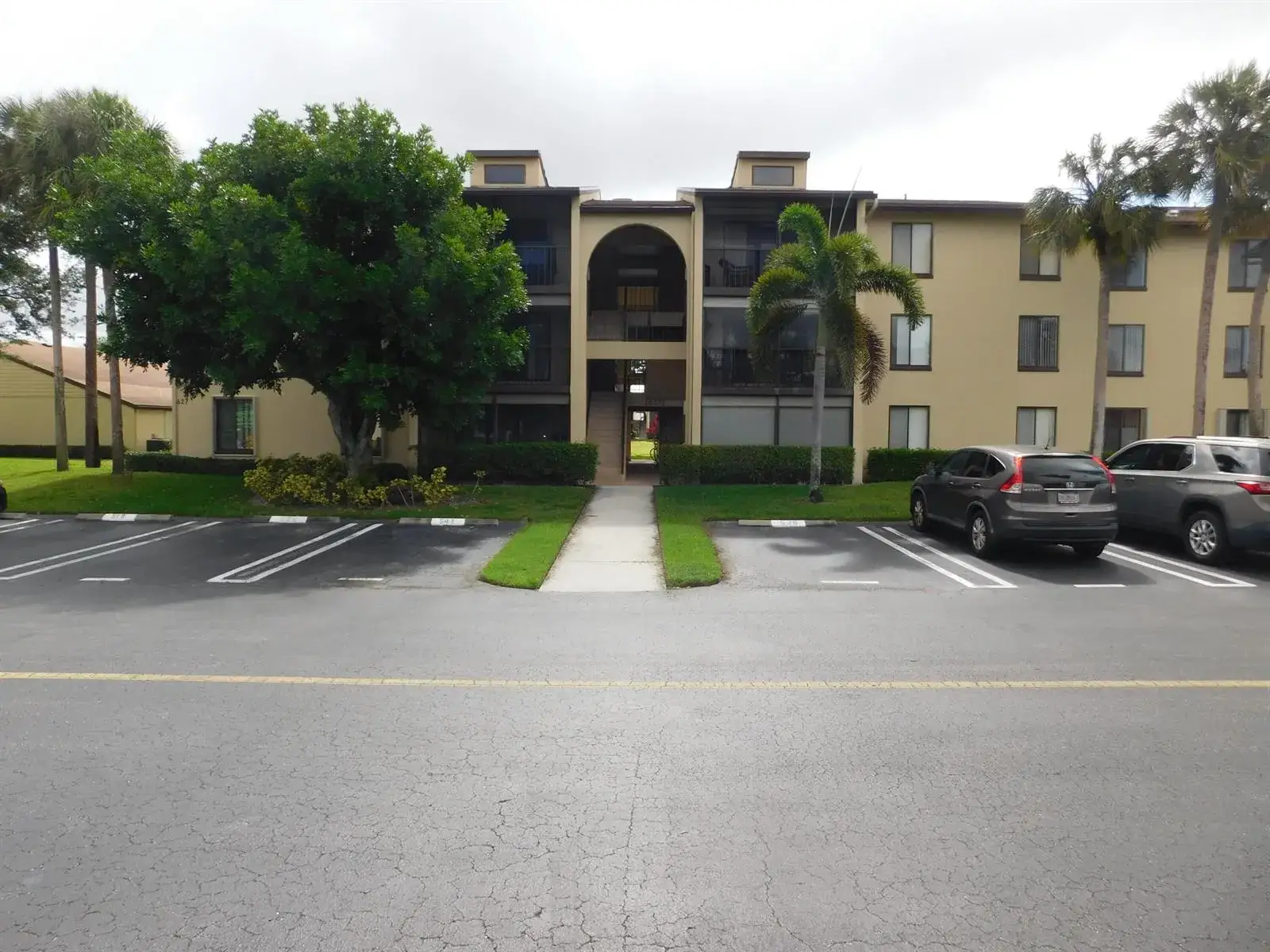 2 bedroom 2 bath Residential Lease for rent at 627 Sea Pine Way # A2, FL 33415