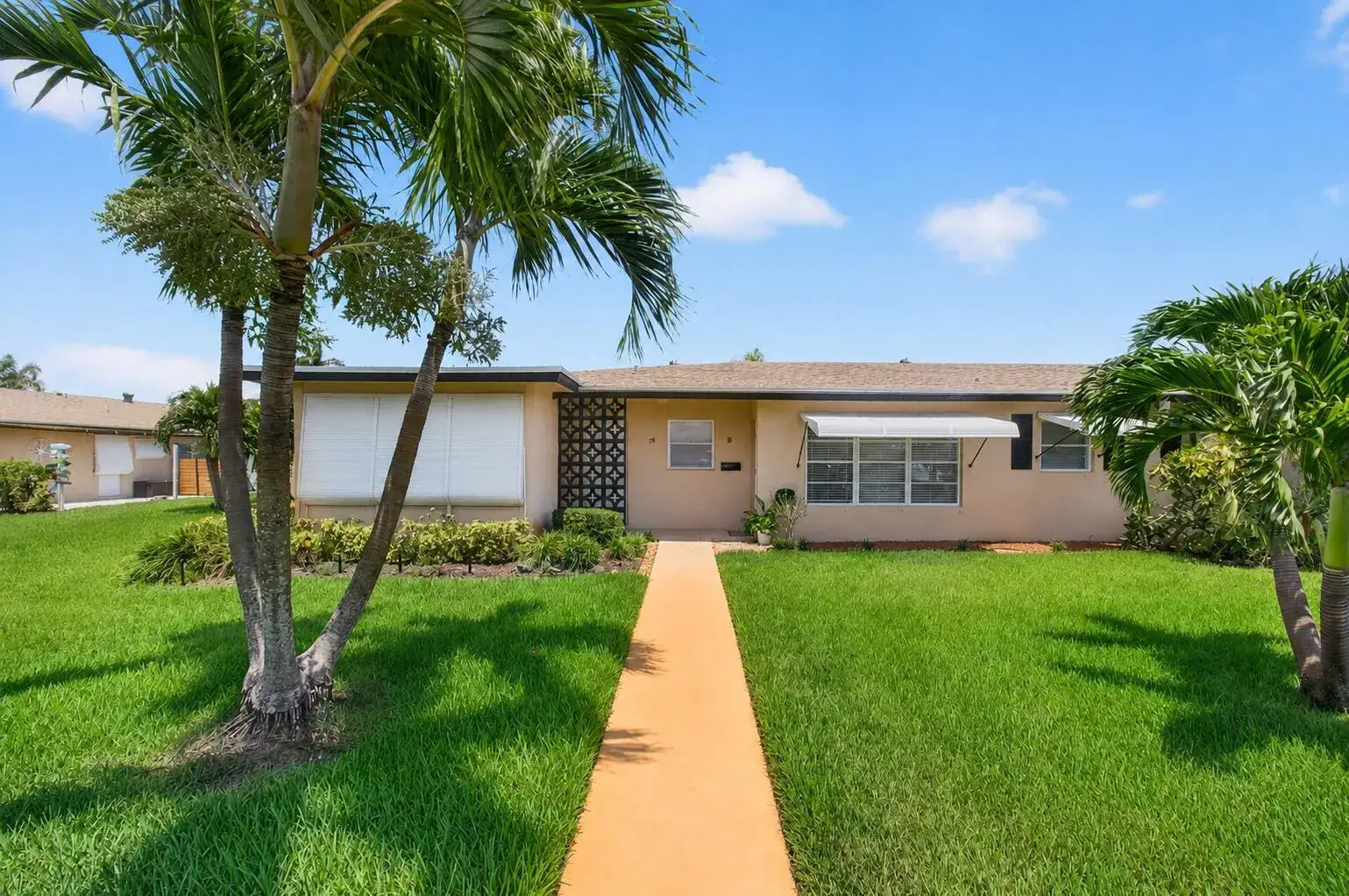 1 bedroom 1 bath Residential for sale at 1007 South Drive, Delray Beach FL 33445