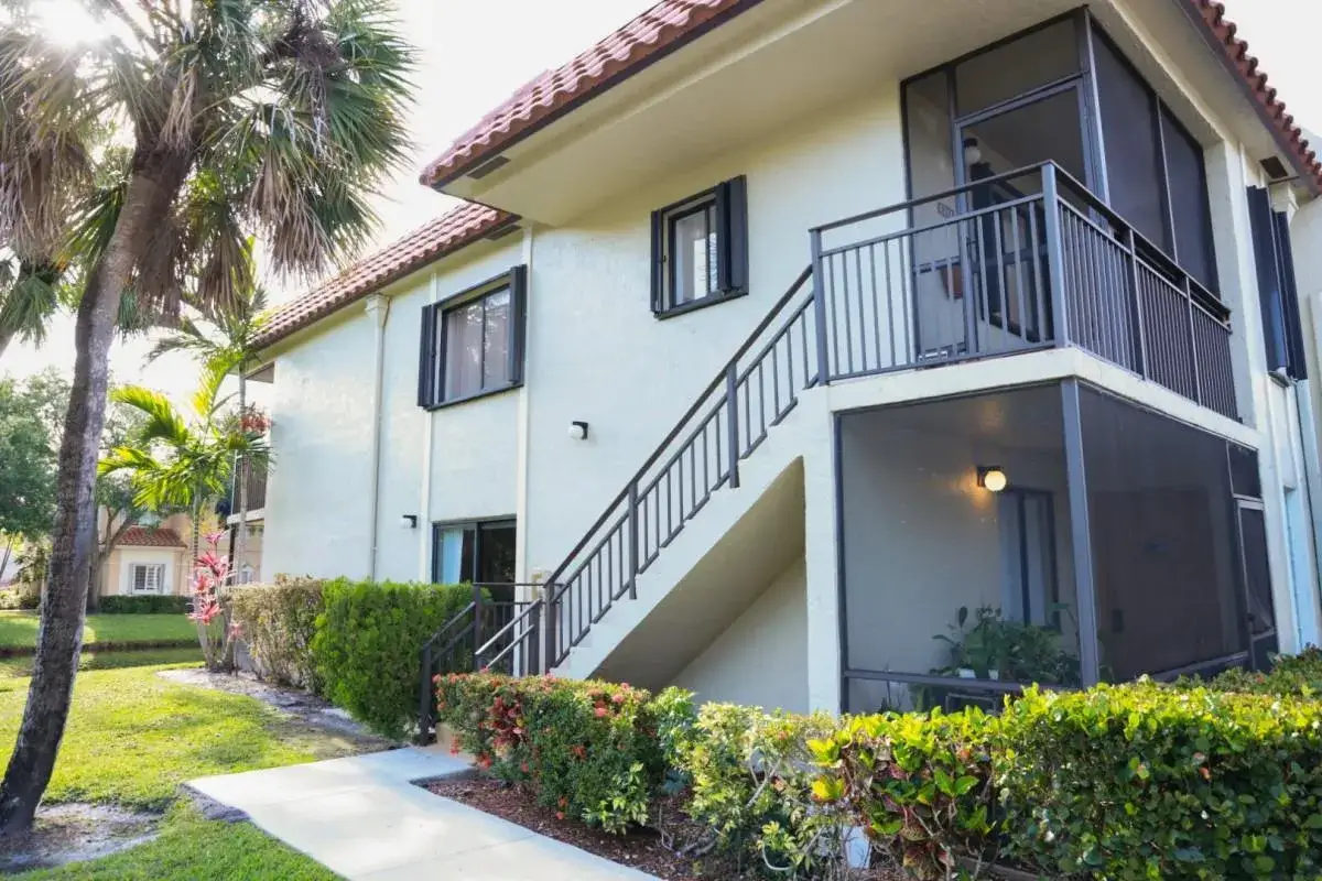 2 bedroom 2 bath Residential Lease for rent at 428 Lakeview Drive # 201, Weston FL 33326