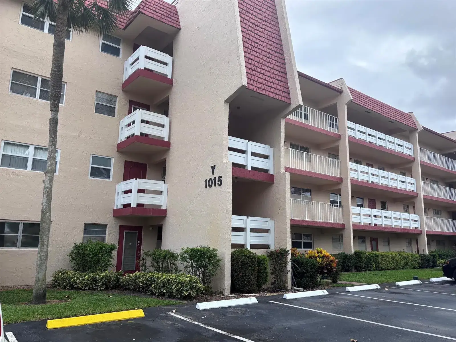 1 bedroom 1 bath Residential for sale at 1015 Country Club Drive # 205, Margate FL 33063