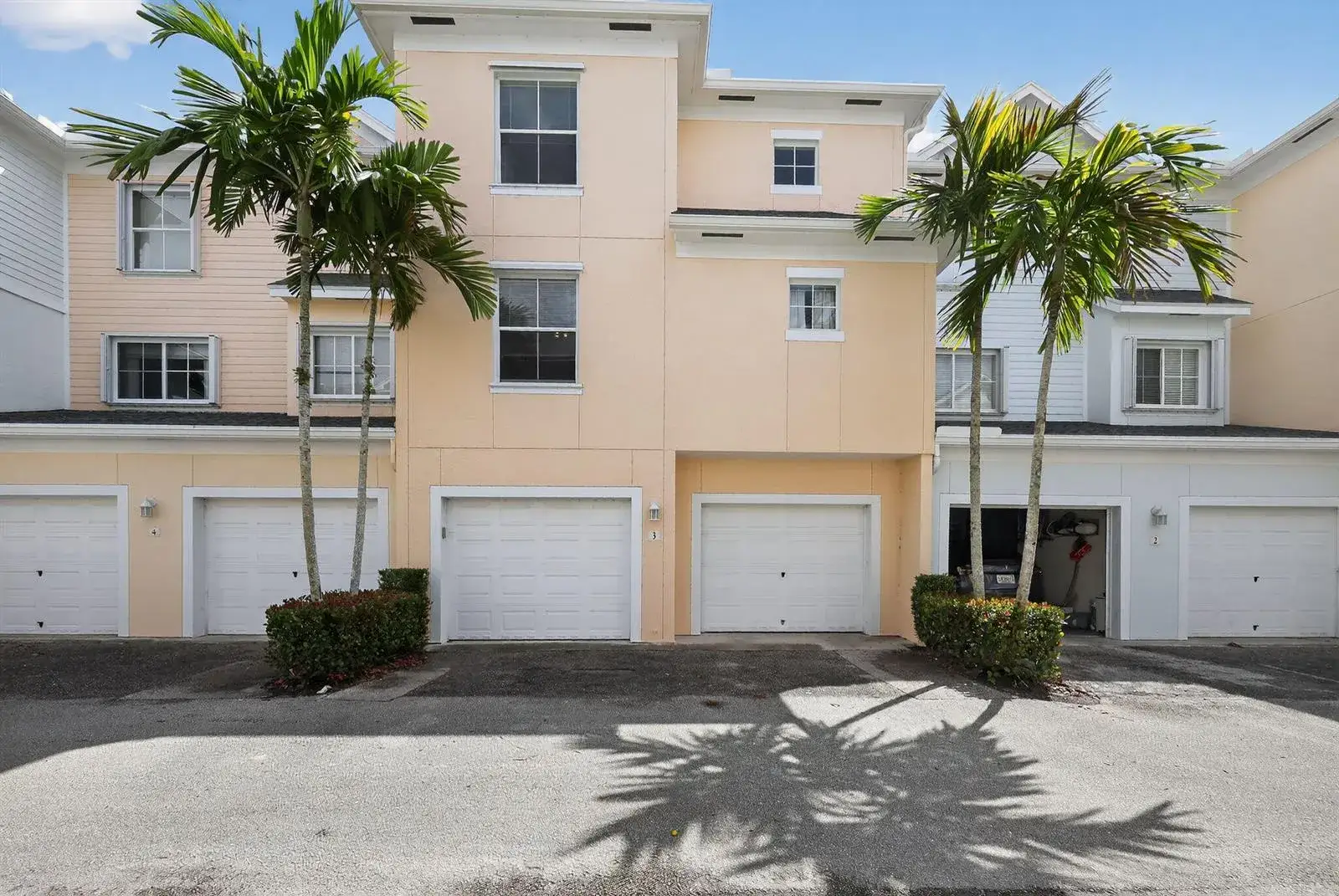 3 bedroom 3 bath Residential for sale at 156 Aragon Way, Jupiter FL 33458