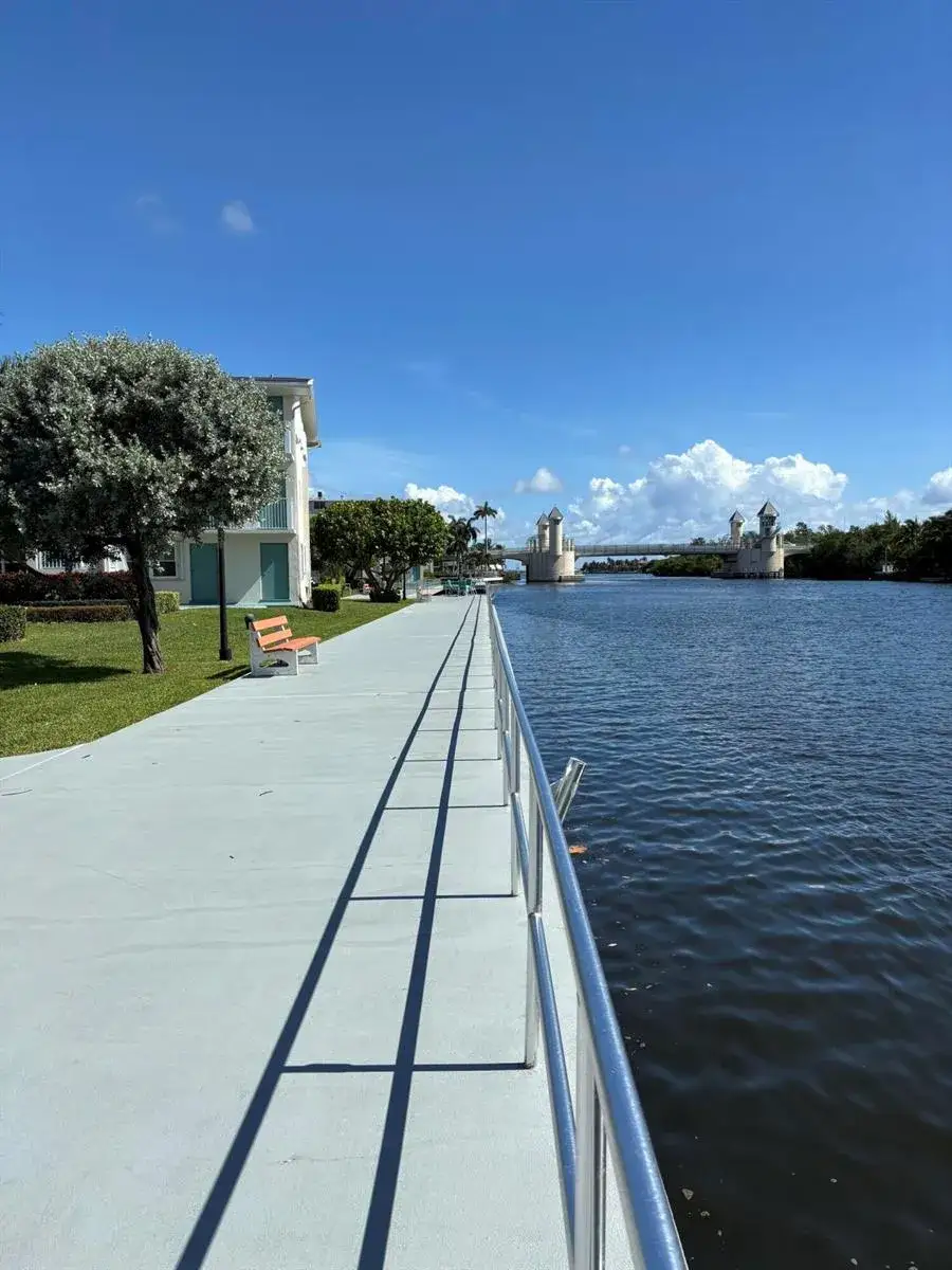 1 bedroom 1 bath Residential for sale at 210 Horizons E # 107, Boynton Beach FL 33435