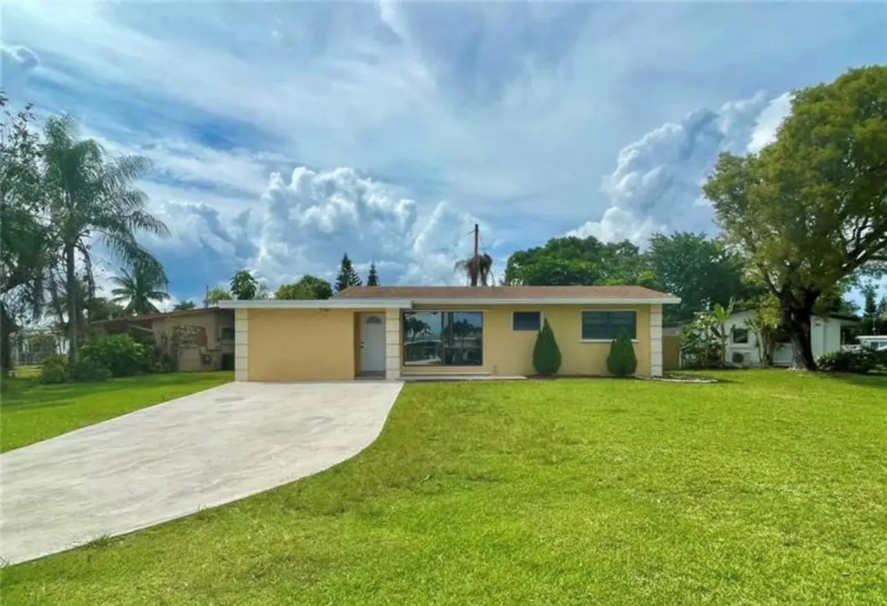 2 bedroom 1 bath Residential Lease for rent at 6101 NW 18th Street, Margate FL 33063