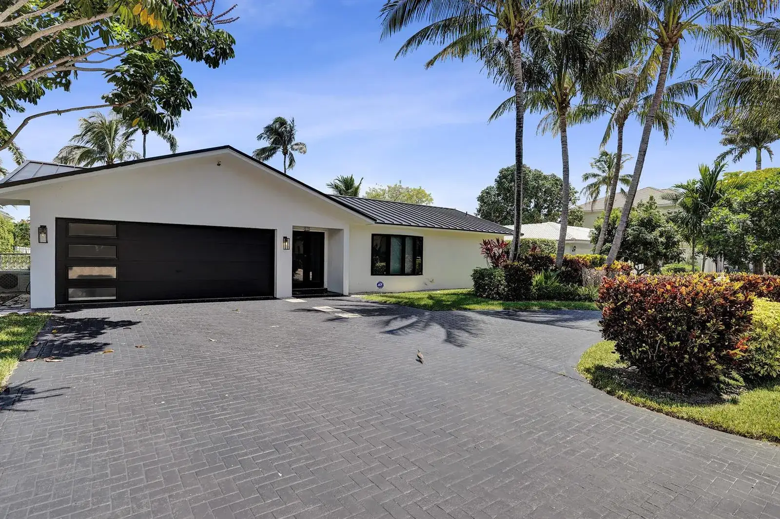 3 bedroom 3 bath Residential for sale at 933 Banyan Drive, Delray Beach FL 33483