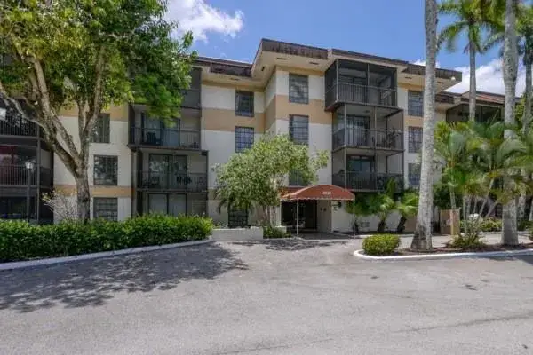 1 bedroom 1 bath Residential Lease for rent at 5530 NW 44th Street # 211c, Lauderhill FL 33319