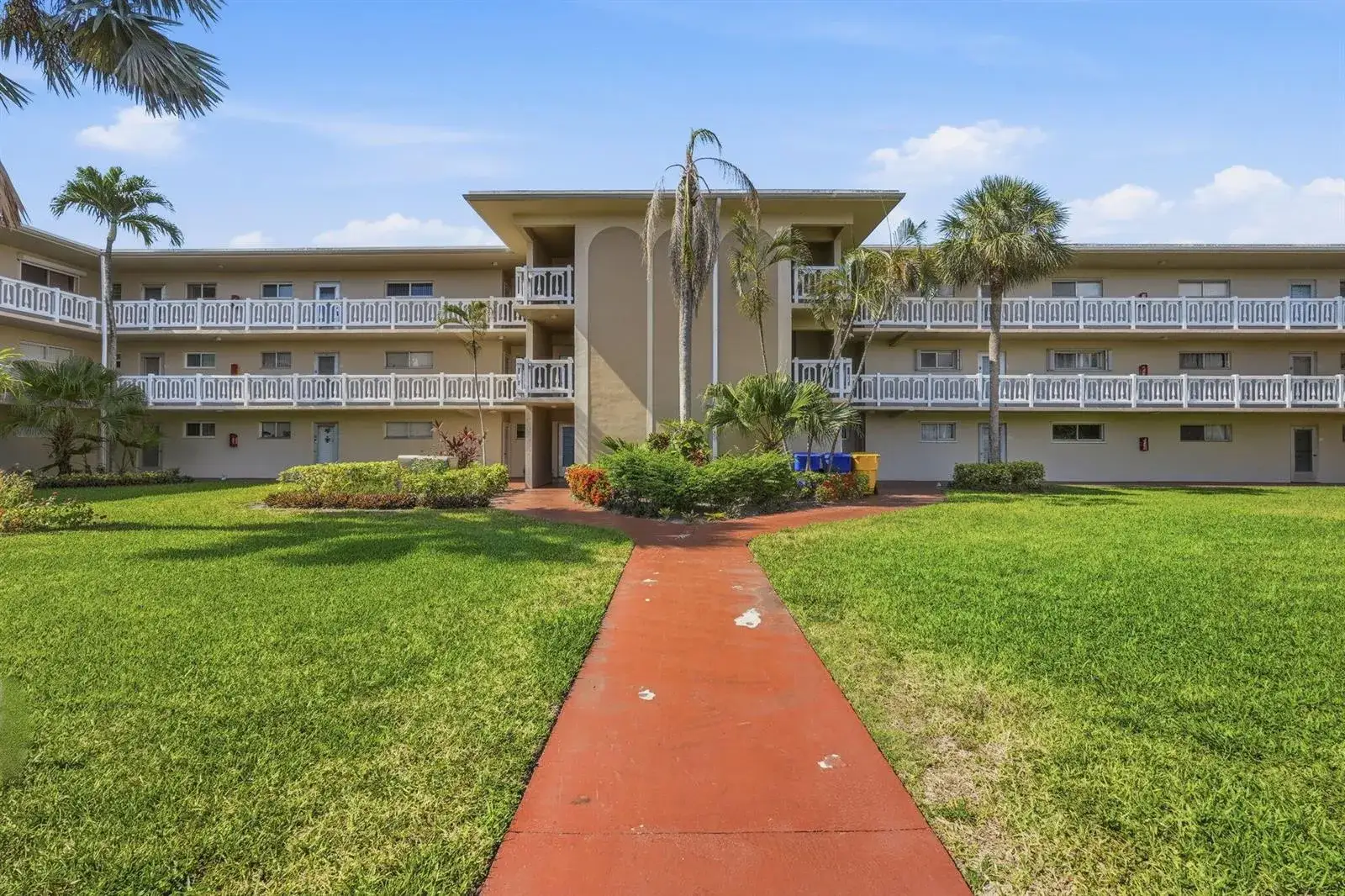 2 bedroom 1 bath Residential for sale at 2606 Garden Drive S # 305, Lake Worth FL 33461