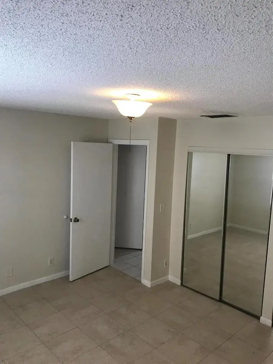 2 bedroom 1 bath Residential Lease for rent at 704 SW 16th Avenue # 3, Fort Lauderdale FL 33312