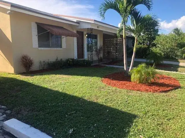 3 bedroom 2 bath Residential Lease for rent at 817 S B Street, FL 33460