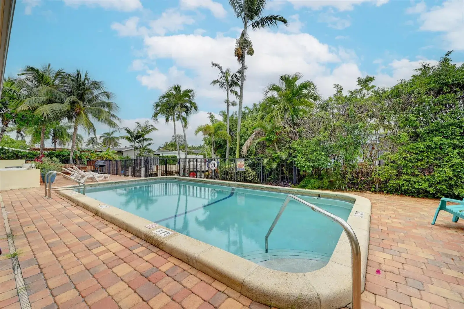 2 bedroom 1 bath Residential Lease for rent at 410 SW 15th Street # 206, Pompano Beach FL 33060