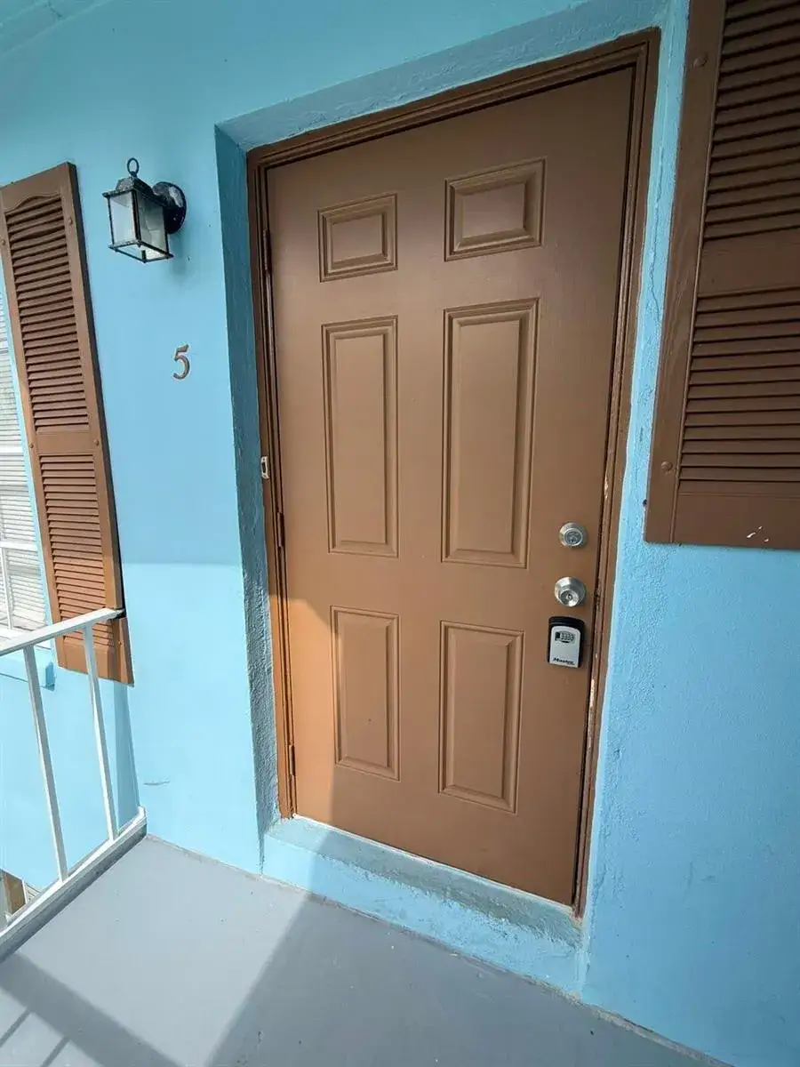 1 bedroom 1 bath Residential for sale at 4951 Wedgewood Way # 5, West Palm Beach FL 33417