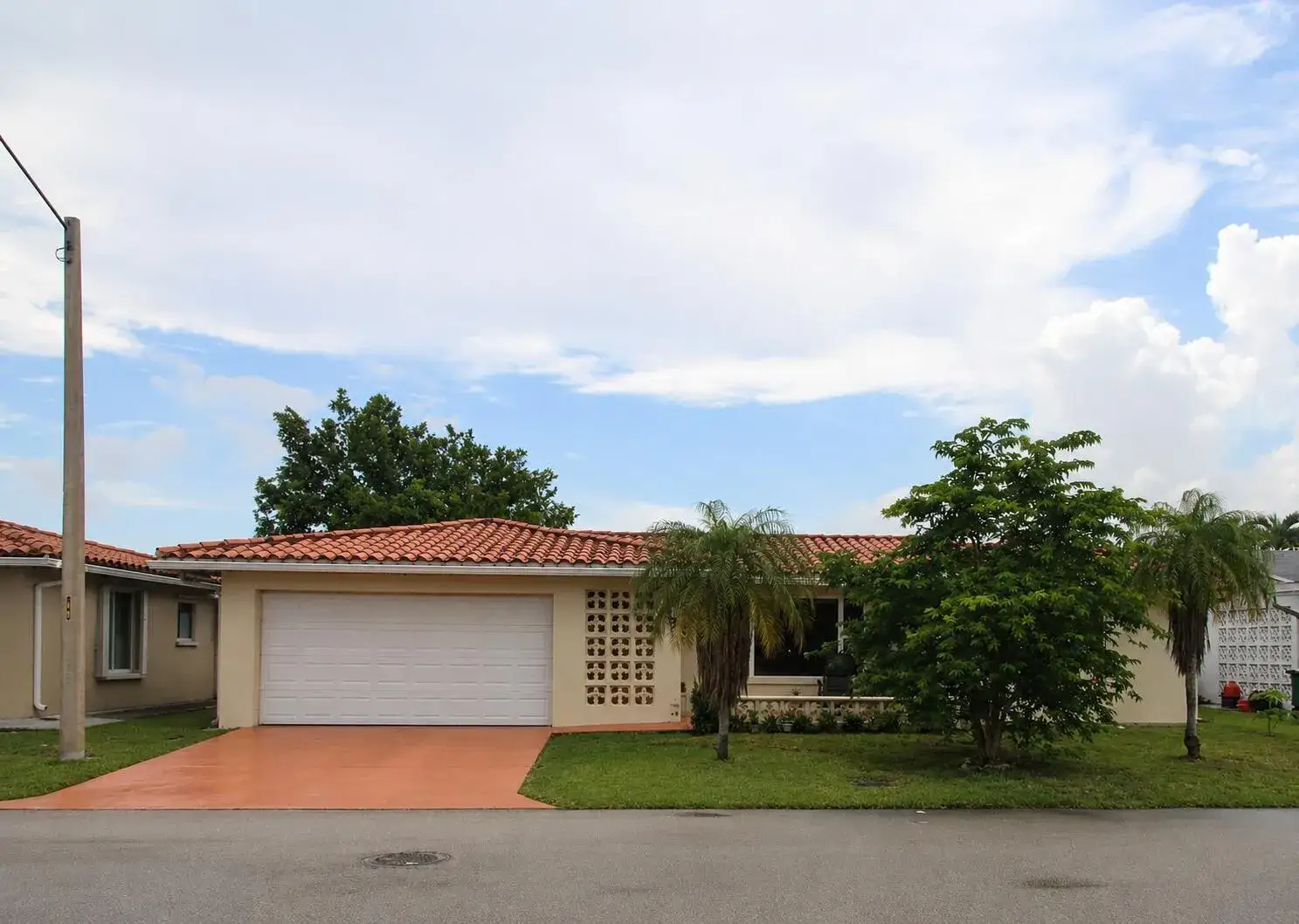 2 bedroom 2 bath Residential for sale at 4914 NW 49th Road, Tamarac FL 33319
