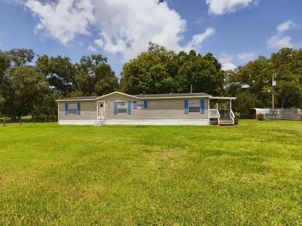 3 bedroom 2 bath Residential for sale at 945 NE 28th Avenue, Okeechobee FL 34972