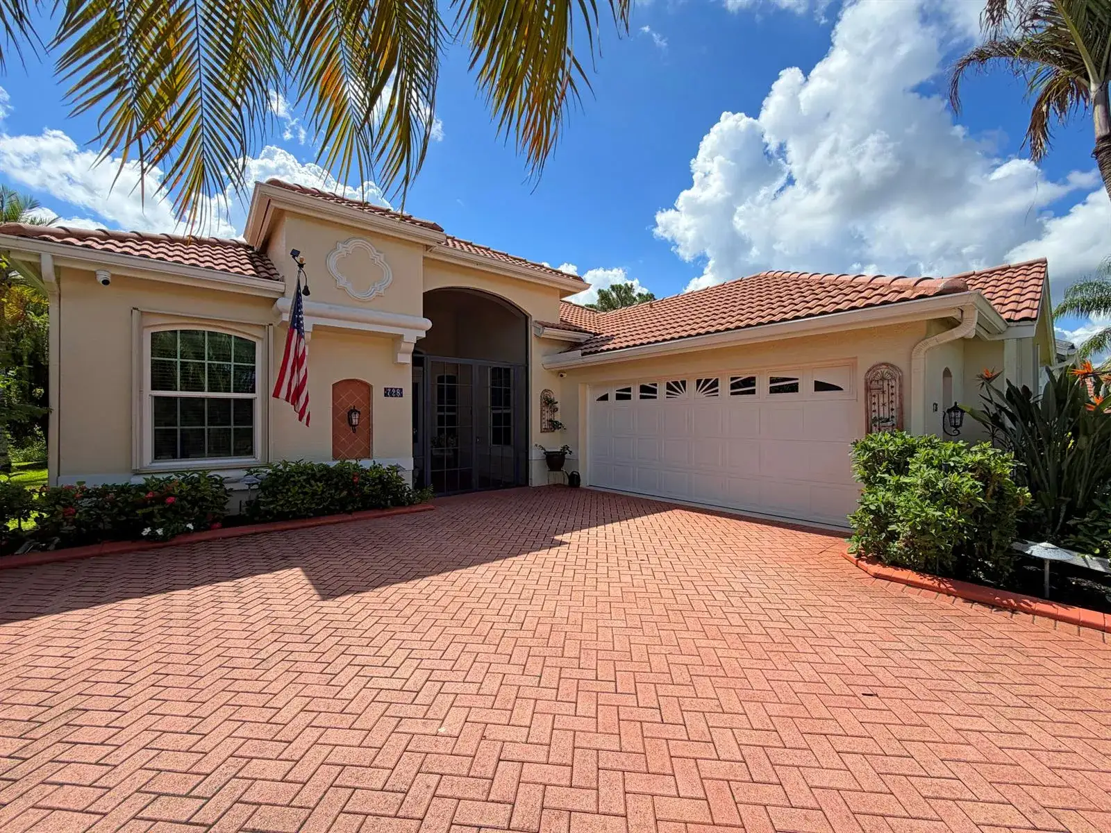 3 bedroom 3 bath Residential for sale at 728 SW Lake Charles Circle, Port St. Lucie FL 34986