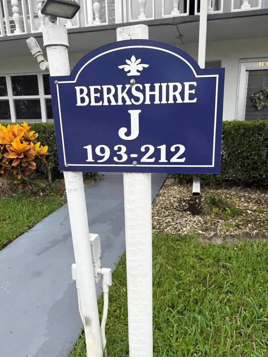 1 bedroom 1 bath Residential for sale at 200 Berkshire J, West Palm Beach FL 33417