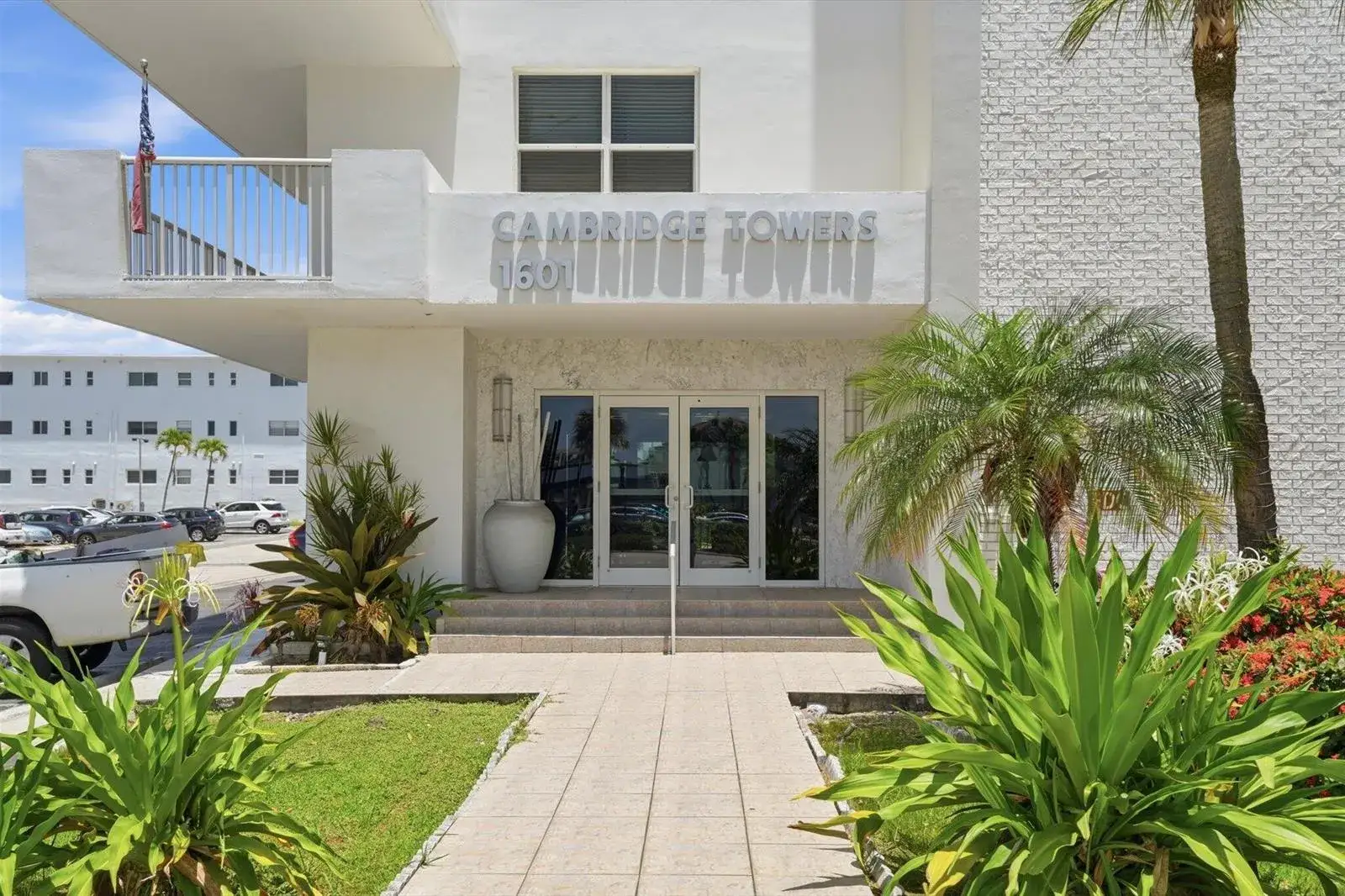 2 bedroom 2 bath Residential for sale at 1601 S Ocean Drive # 506, Hollywood FL 33019