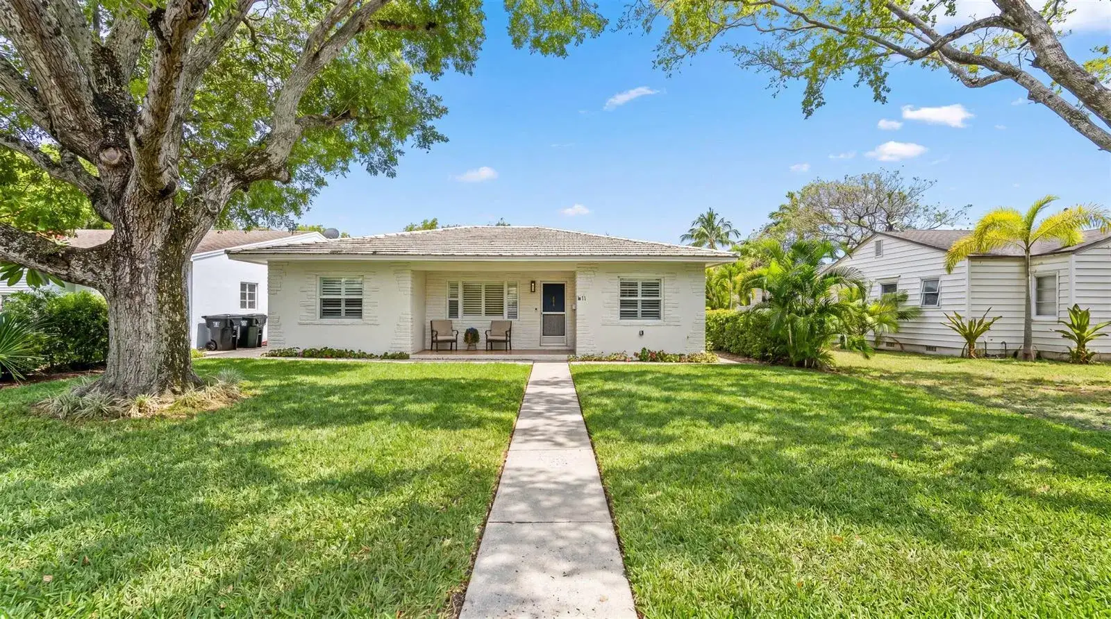 3 bedroom 2 bath Residential Lease for rent at 611 N Palmway, FL 33460