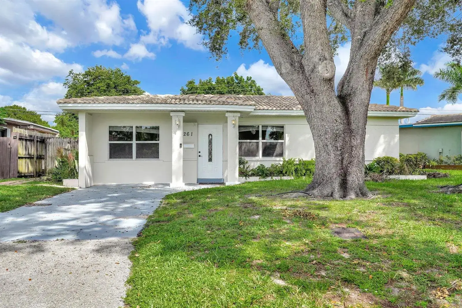 3 bedroom 2 bath Residential for sale at 261 NE 45th Street, Oakland Park FL 33334